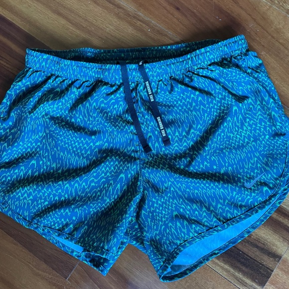 Women’s Nike XS running shorts - Picture 1 of 4